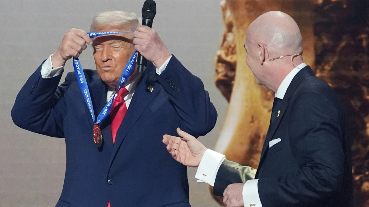 FIFA entrega premio de la paz a Donald Trump