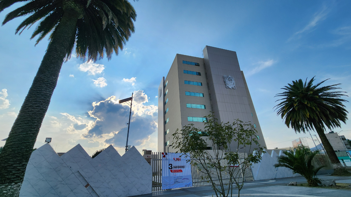 Bloquean salida de alumnos en Prepa 1 de la UAEH